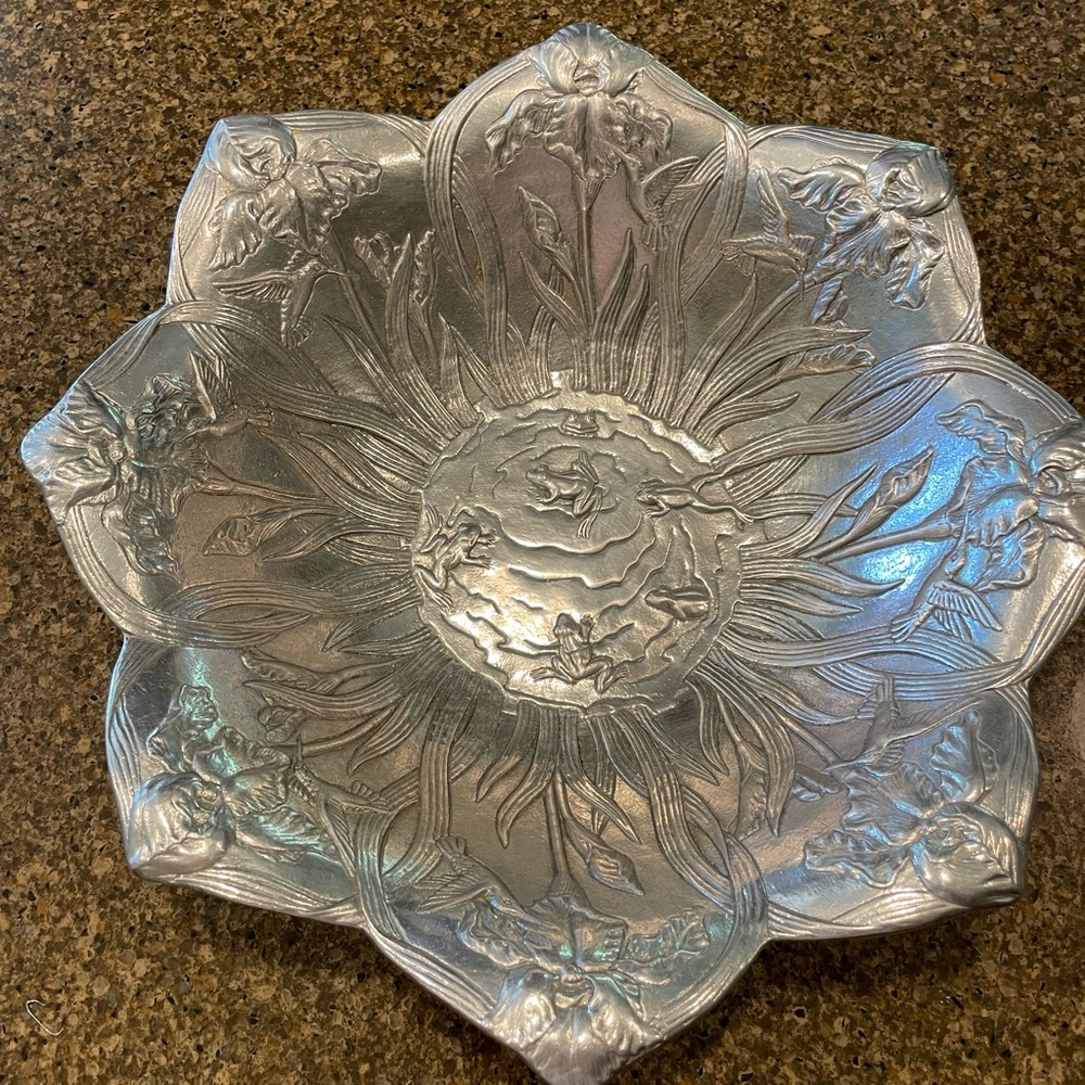 Arthur Court frog and hummingbird bowl